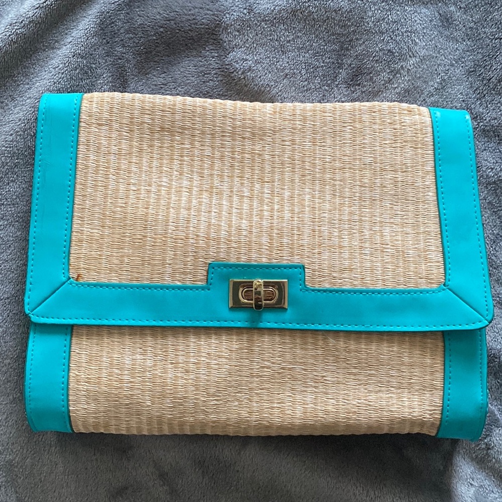 Burlap like clutch